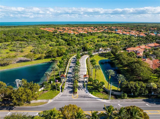 19086 SW 76th Ave, Cutler Bay, FL 33157