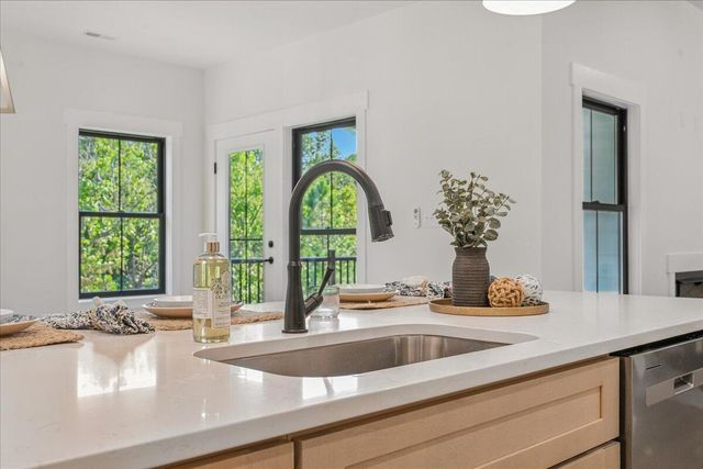 1037 Westerham CT, Huddleston, VA 24104