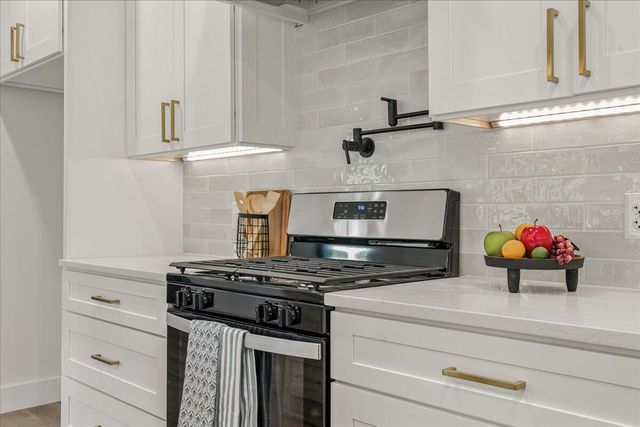 1037 Westerham CT, Huddleston, VA 24104