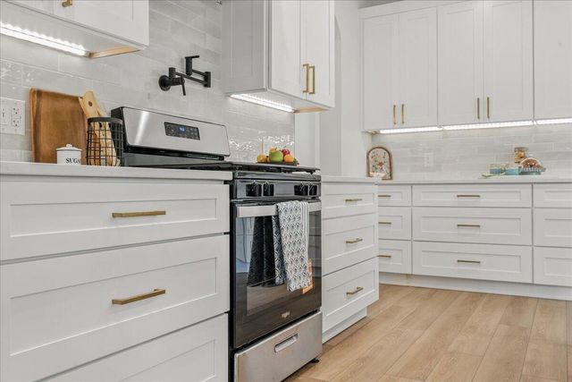 1037 Westerham CT, Huddleston, VA 24104