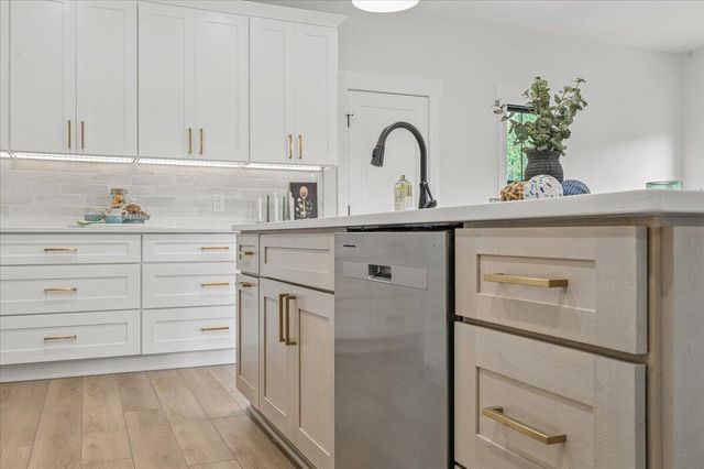 1037 Westerham CT, Huddleston, VA 24104