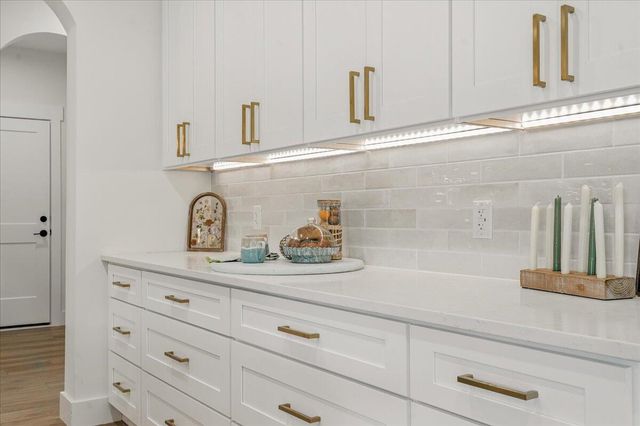 1037 Westerham CT, Huddleston, VA 24104