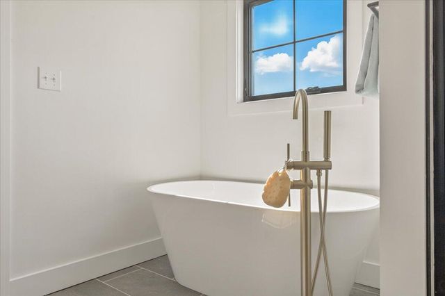 1037 Westerham CT, Huddleston, VA 24104