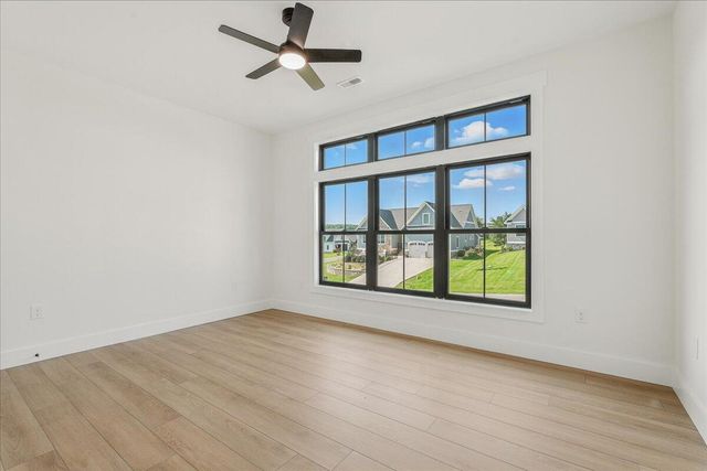 1037 Westerham CT, Huddleston, VA 24104