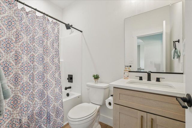 1037 Westerham CT, Huddleston, VA 24104