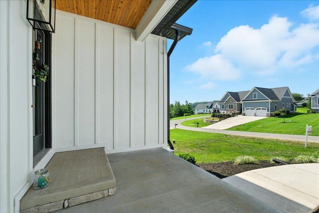 1037 Westerham CT, Huddleston, VA 24104