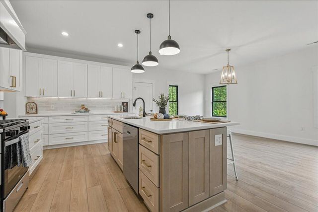 1037 Westerham CT, Huddleston, VA 24104