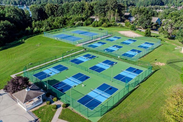 1037 Westerham CT, Huddleston, VA 24104