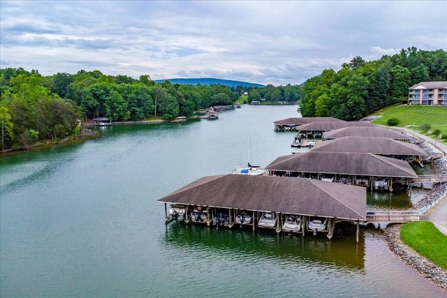 1037 Westerham CT, Huddleston, VA 24104