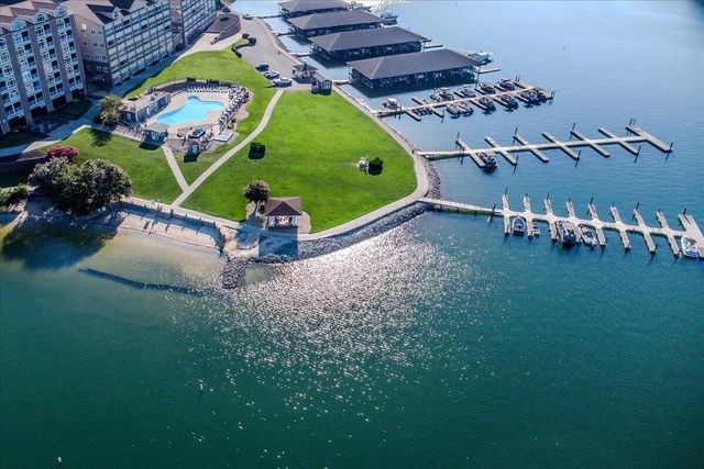 1037 Westerham CT, Huddleston, VA 24104