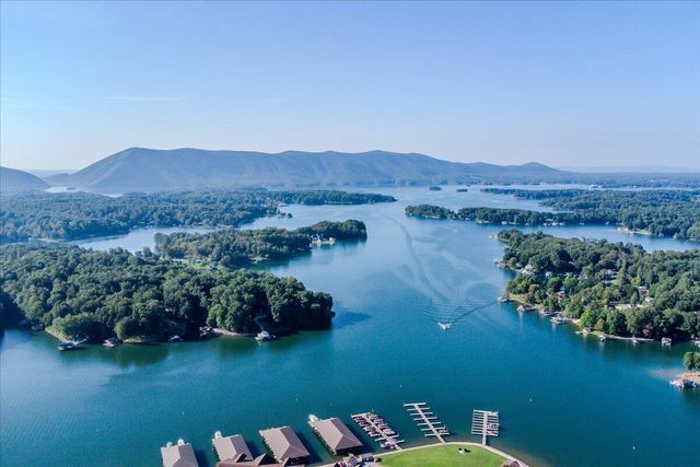 1037 Westerham CT, Huddleston, VA 24104