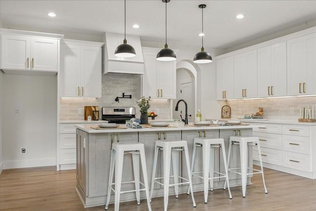 1037 Westerham CT, Huddleston, VA 24104