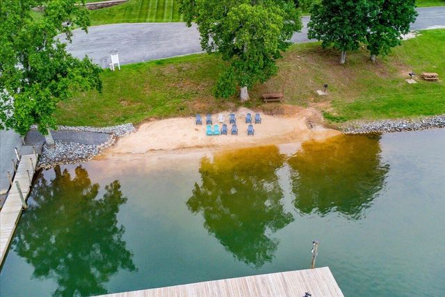 1037 Westerham CT, Huddleston, VA 24104