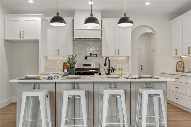 1037 Westerham CT, Huddleston, VA 24104