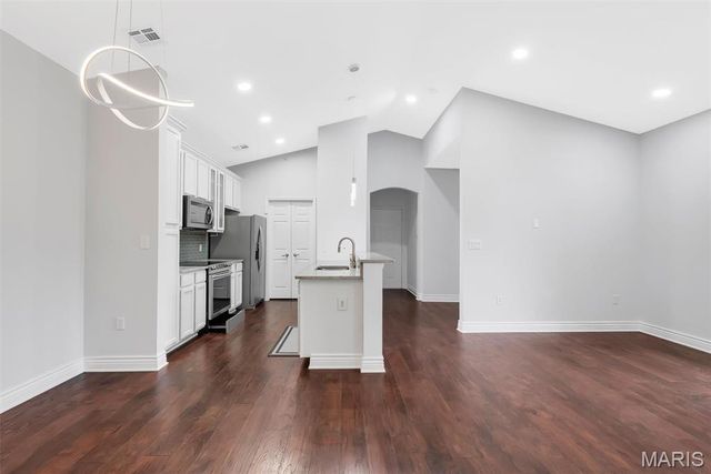 37 Kassebaum Lane 300, St Louis, MO 63129