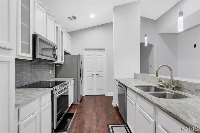 37 Kassebaum Lane 300, St Louis, MO 63129