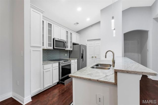 37 Kassebaum Lane 300, St Louis, MO 63129
