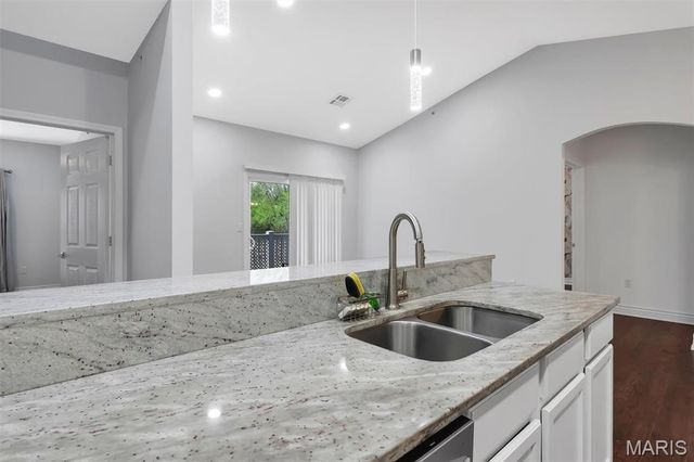 37 Kassebaum Lane 300, St Louis, MO 63129