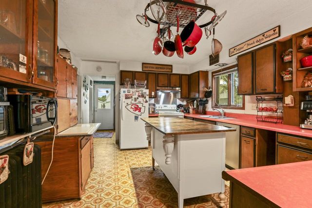 37 N 6TH STREET, Hilbert, WI 54129