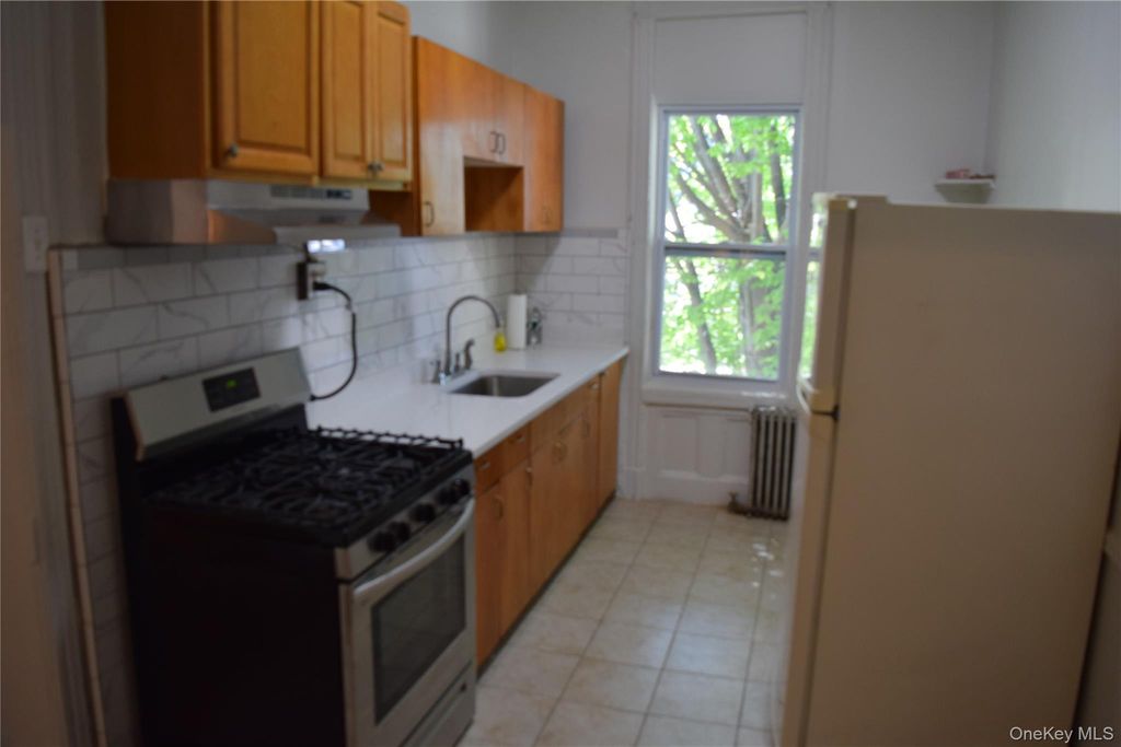 226 Pennsylvania Avenue 2, Brooklyn, NY 11207