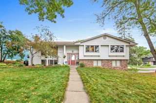 2717 Lamplighter Lane, Crystal, MN 55422