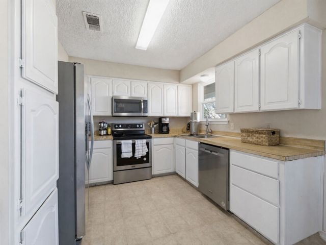 5907 Woodsetter Lane, Arlington, TX 76017