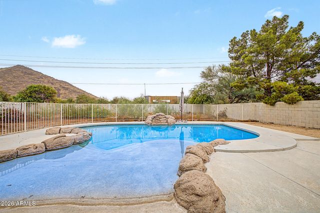 5442 W FALLEN LEAF Lane, Glendale, AZ 85310