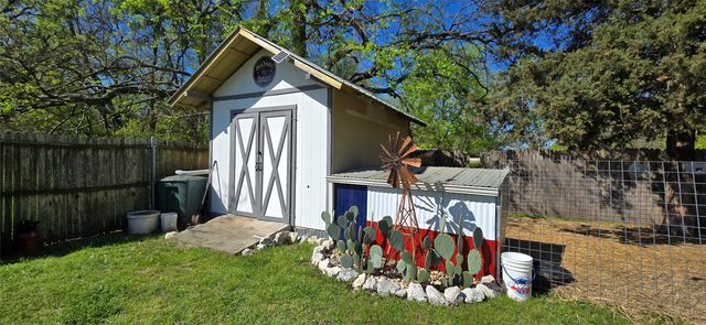 208 Mill Street, Lone Oak, TX 75453