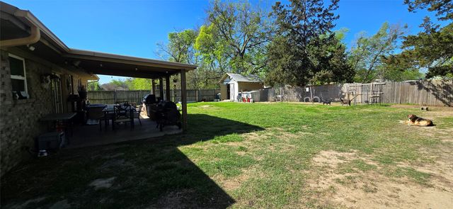 208 Mill Street, Lone Oak, TX 75453