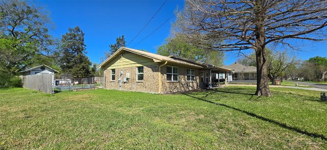 208 Mill Street, Lone Oak, TX 75453