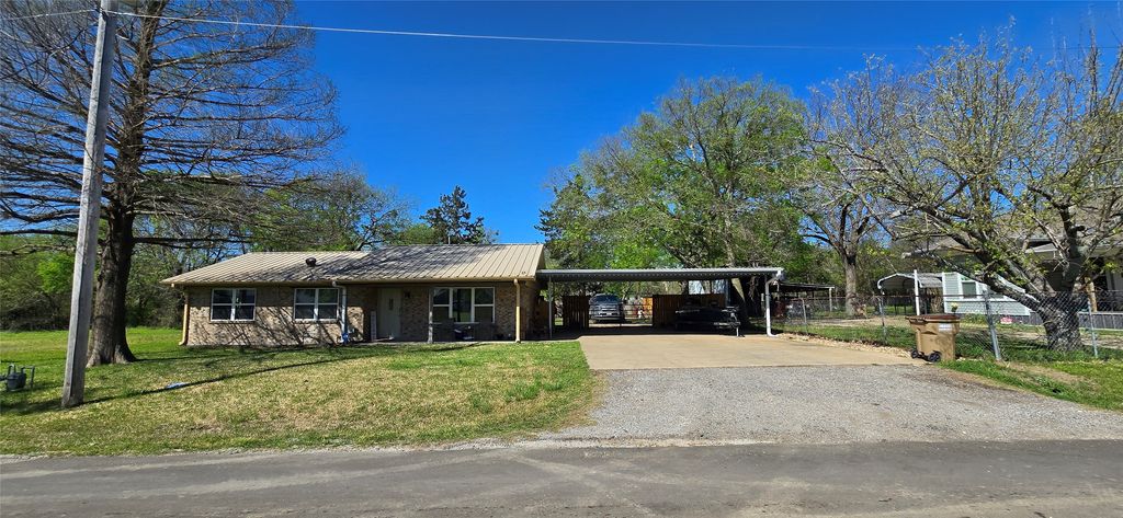 208 Mill Street, Lone Oak, TX 75453