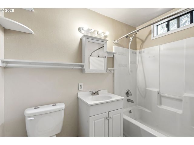 1061 5TH St, Washougal, WA 98671
