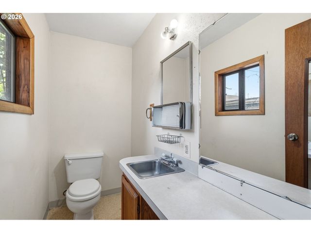 1061 5TH St, Washougal, WA 98671