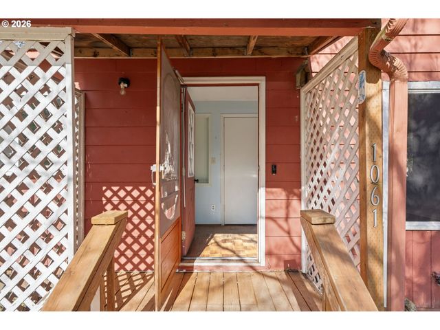 1061 5TH St, Washougal, WA 98671