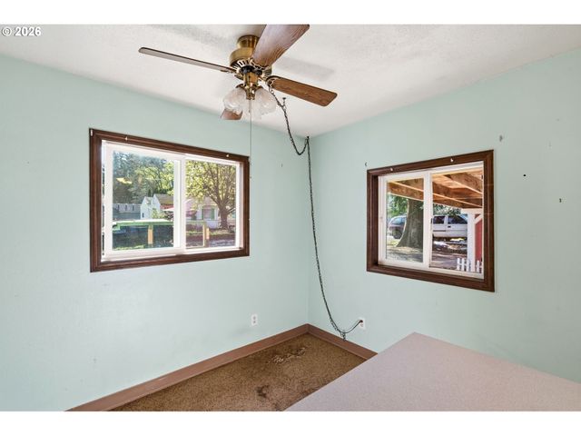 1061 5TH St, Washougal, WA 98671