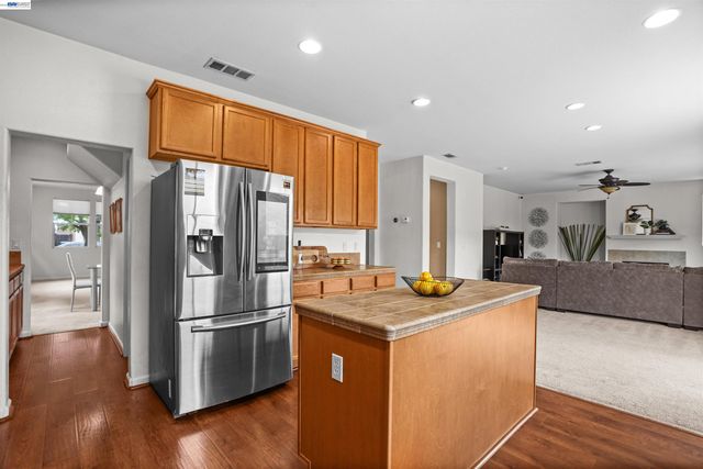 1048 Ashbridge Bay Dr, Pittsburg, CA 94565