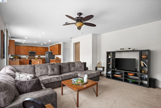1048 Ashbridge Bay Dr, Pittsburg, CA 94565