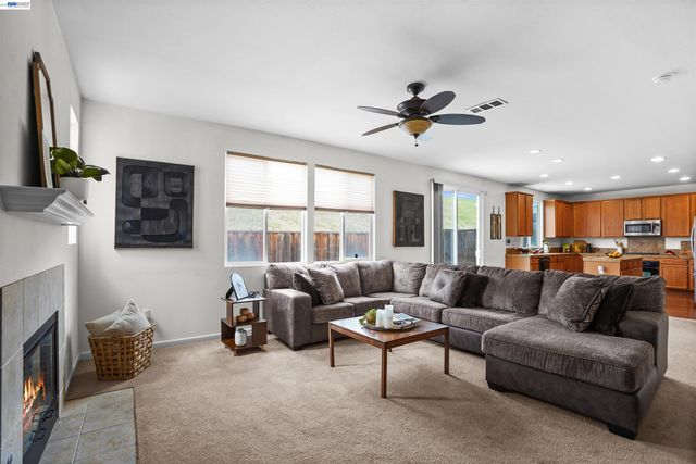 1048 Ashbridge Bay Dr, Pittsburg, CA 94565
