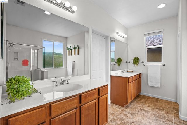 1048 Ashbridge Bay Dr, Pittsburg, CA 94565