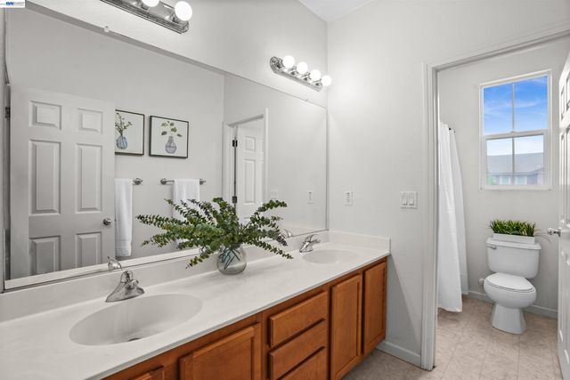 1048 Ashbridge Bay Dr, Pittsburg, CA 94565
