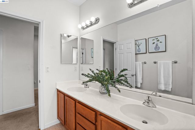 1048 Ashbridge Bay Dr, Pittsburg, CA 94565