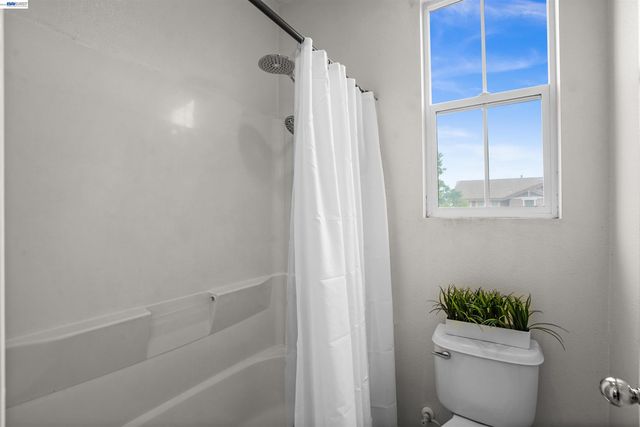 1048 Ashbridge Bay Dr, Pittsburg, CA 94565