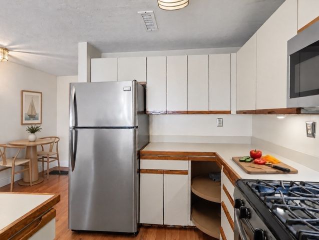 180 Cadish Avenue 8, Hull, MA 02045