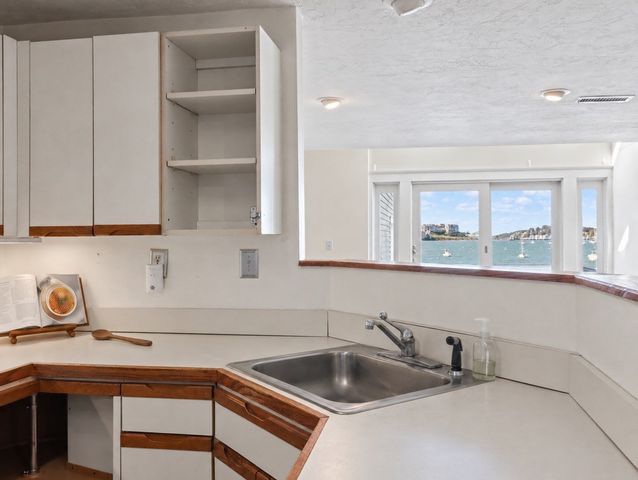 180 Cadish Avenue 8, Hull, MA 02045
