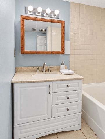 180 Cadish Avenue 8, Hull, MA 02045