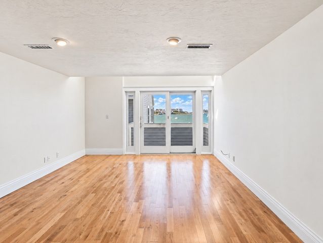 180 Cadish Avenue 8, Hull, MA 02045
