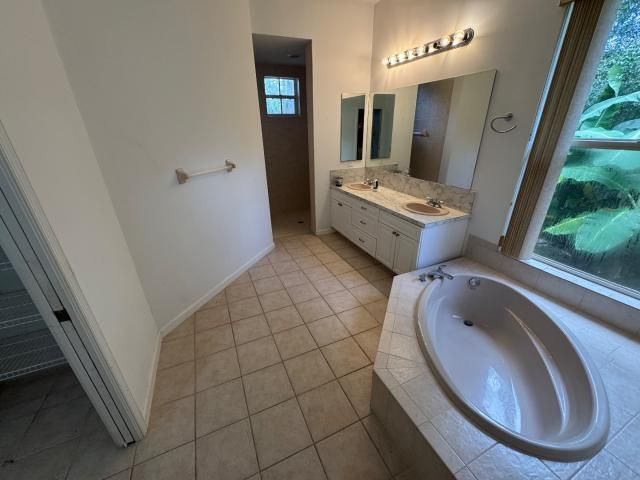 18554 SE OLD TRAIL Drive E, Jupiter, FL 33478