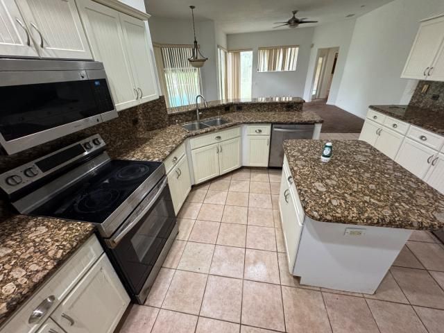 18554 SE OLD TRAIL Drive E, Jupiter, FL 33478