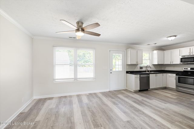 6519 Hunters Creek Blvd, Louisville, KY 40258