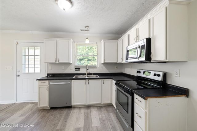 6519 Hunters Creek Blvd, Louisville, KY 40258